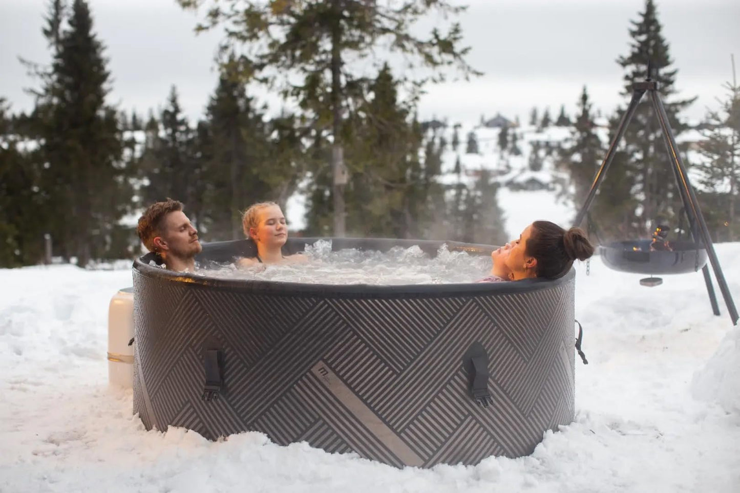 MSpa Whirlpool Mono Eco 192x192x65 cm – Aufblasbarer Whirlpool für 8 Personen mit 144 Massagedüsen, PTC-Heizung, UVC+ Desinfektion, Anti-Frost-System, App-Steuerung & Rhino Tech™ 6-Schicht-Material