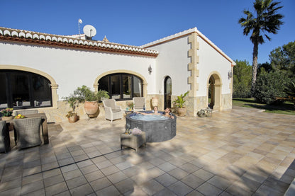 Bestway® Lay-Z-SPA® Energiespar-Whirlpool mit Schaumstoffpaneelen Carrara AirJet™ mit App-Steuerung + integrierter UltraFit™ -Pumpeneinheit, für 6 Personen Ø 170 x 65 cm, Dunkle Alabaster-Optik